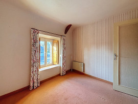 
                                                                                        Vente
                                                                                         Maison en pierre avec potentiel et dépendances   Saint-Georg