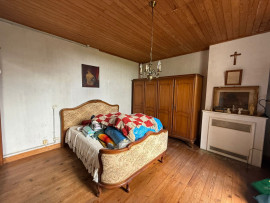 Vente
MAISON EN PIERRE : DÉPENDANCE ET PISCINE À RÉNOVER
