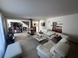 
                                                                                        Vente
                                                                                         maison en Pierres de 193m² +dependance