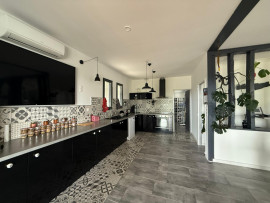 
                                                                                        Vente
                                                                                         Maison familiale 183 m2 et studio indépendant