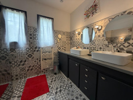 
                                                                                        Vente
                                                                                         Maison familiale 183 m2 et studio indépendant
