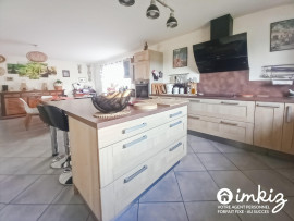 
                                                                                        Vente
                                                                                         Maison familiale 5 pièces avec piscine