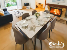 
                                                                                        Vente
                                                                                         Maison familiale 6 pièces, 3 stationnements