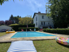 
                                                                                        Location
                                                                                         Maison familiale