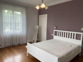 
                                                                                        Location
                                                                                         Maison familiale