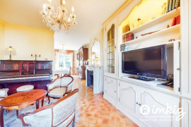 Vente
Maison familiale avec beau jardin paysagé