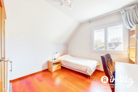 Vente
Maison familiale avec beau jardin paysagé