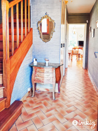 Vente
Maison familiale avec beau jardin paysagé