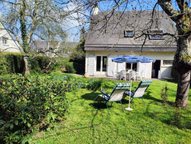 Vente
Maison familiale avec beau jardin paysagé