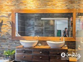 
                                                                                        Vente
                                                                                         Maison familiale avec piscine et vue d’exception