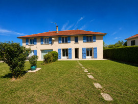 
                                                                                        Vente
                                                                                         Maison familiale – beaux volumes, grand terrain et fort potentiel