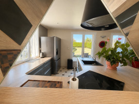 
                                                                                        Vente
                                                                                         Maison familiale – beaux volumes, grand terrain et fort potentiel