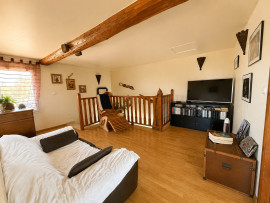 
                                                                                        Vente
                                                                                         Maison familiale – beaux volumes, grand terrain et fort potentiel