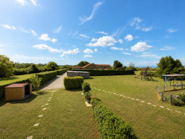 
                                                                                        Vente
                                                                                         Maison familiale – beaux volumes, grand terrain et fort potentiel