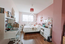 
                                                                                        Vente
                                                                                         Maison familiale de 170m² sur 532m² terrain à