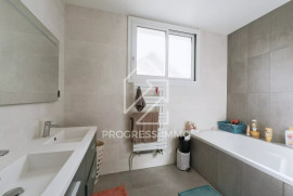 
                                                                                        Vente
                                                                                         Maison familiale de 170m² sur 532m² terrain à