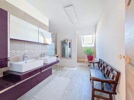 
                                                                                        Vente
                                                                                         Maison familiale de 173 m² – Monnaie