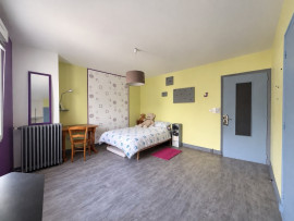 
                                                                                        Vente
                                                                                         MAISON FAMILIALE DE 260 M2 - 7 CHAMBRES, STUDIO ET GRANGE, terrain de 1270m2