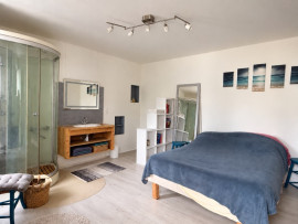 
                                                                                        Vente
                                                                                         MAISON FAMILIALE DE 260 M2 - 7 CHAMBRES, STUDIO ET GRANGE, terrain de 1270m2