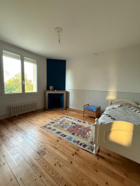 Vente
Maison familiale de 6 chambres sur vaste terrain