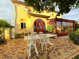 Vente
Maison familiale de 6 chambres sur vaste terrain