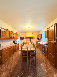Vente
Maison familiale de 6 chambres sur vaste terrain