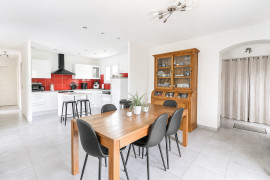 
                                                                                        Vente
                                                                                         Maison familiale rénovée de 156 m² – 4 ch