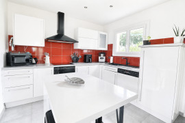 
                                                                                        Vente
                                                                                         Maison familiale rénovée de 156 m² – 4 ch