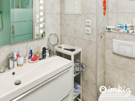 
                                                                                        Vente
                                                                                         Maison familiale spacieuse avec garage et jardin