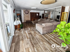 
                                                                                        Vente
                                                                                         Maison familiale - Véranda lumineuse & piscine