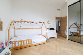 
                                                                                        Vente
                                                                                         Maison  - Hôtel Particulier  - 7 pièces  - 214.27 m²