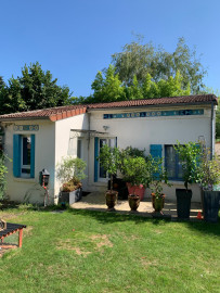 
                                                                                        Location
                                                                                         Maison indépendante dans un agréable jardin à 15 min du centre de Paris (loyer tout inclus)