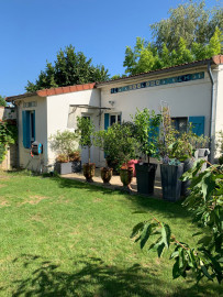 
                                                                                        Location
                                                                                         Maison indépendante dans un agréable jardin à 15 min du centre de Paris (loyer tout inclus)