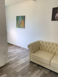 
                                                                                        Location
                                                                                         Maison indépendante dans un agréable jardin à 15 min du centre de Paris (loyer tout inclus)