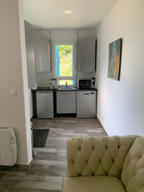 
                                                                                        Location
                                                                                         Maison indépendante dans un agréable jardin à 15 min du centre de Paris (loyer tout inclus)