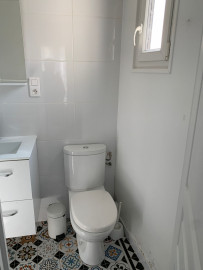 
                                                                                        Location
                                                                                         Maison indépendante dans un agréable jardin à 15 min du centre de Paris (loyer tout inclus)