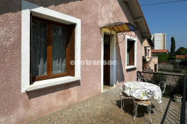 
                                                                                        Vente
                                                                                         Maison individuelle 121 m² Carrez / 202 m² habitables – Terrain de 926 m² – Vénissieux