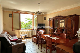 
                                                                                        Vente
                                                                                         Maison individuelle 121 m² Carrez / 202 m² habitables – Terrain de 926 m² – Vénissieux
