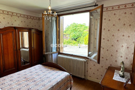 
                                                                                        Vente
                                                                                         Maison individuelle 121 m² Carrez / 202 m² habitables – Terrain de 926 m² – Vénissieux