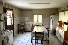 
                                                                                        Vente
                                                                                         Maison individuelle à fort potentiel sur terrain piscinable de 552 m² – Vénissieux secteur résidentiel