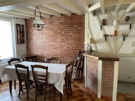 
                                                                                        Location
                                                                                         Maison individuelle, au calme mais proche métro