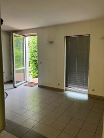 Vente
MAISON AVEC JARDIN & GARAGE - LYON 8