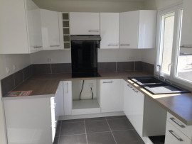 
                                                                                        Location
                                                                                         Maison jumelée dans village tranquille