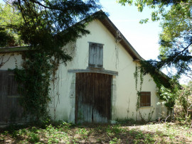 
                                                                                        Vente
                                                                                         Maison-Local de stockage dans une petite commune