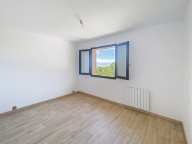 
                                                                                        Vente
                                                                                         Maison  - Maison individuelle  - 4 pièces  - 130.0 m²