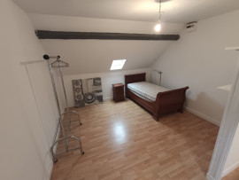 
                                                                                        Location
                                                                                         Maison meublée 3 chambres, cour et cave