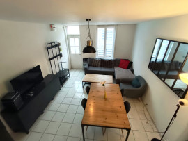 
                                                                                        Location
                                                                                         Maison meublée 3 chambres, cour et cave