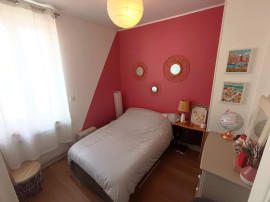 
                                                                                        Location
                                                                                         Maison meublée, T4 avec cour et véranda