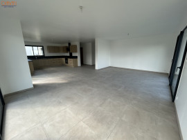 
                                                                                        Location
                                                                                         Maison neuve 3 chambres garage proche Amiens