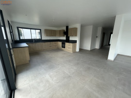 
                                                                                        Location
                                                                                         Maison neuve 3 chambres garage proche Amiens